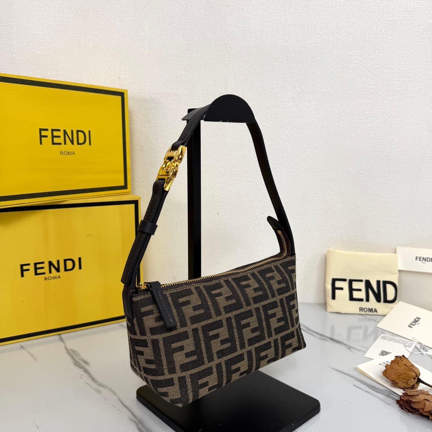 C2837 FENDI vintage/retro mini underarm bag, crafted from selected oil-wax wrinkled cowhide and classic FF print fabric, offering a fine texture and durability. — image 2