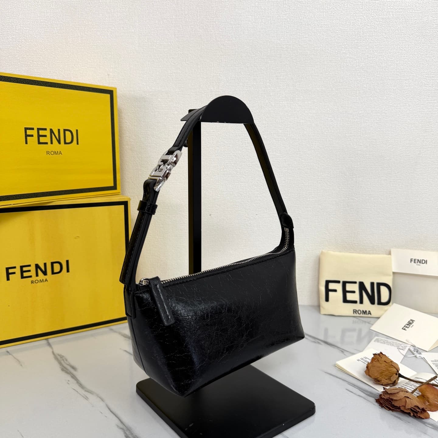 C2836 FENDI vintage/retro mini underarm bag, crafted from selected oil-waxed wrinkled cowhide and classic FF print fabric, offering a delicate and durable texture. — image 2