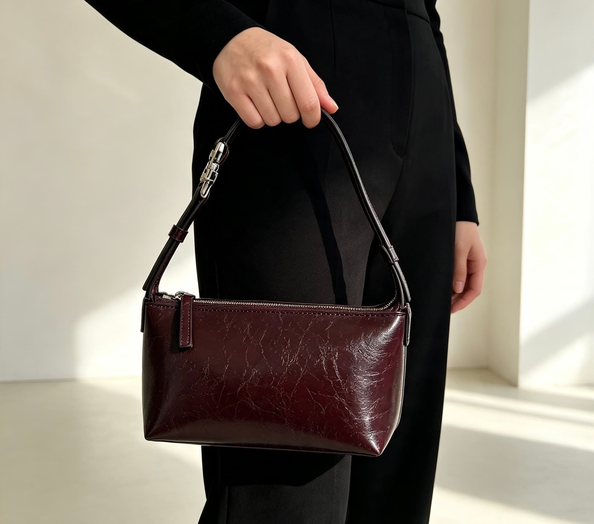 C2835 FENDI vintage/retro mini underarm bag, made from carefully selected oil-wax wrinkled cowhide and classic FF print fabric, offering a fine texture and durability. — image 3