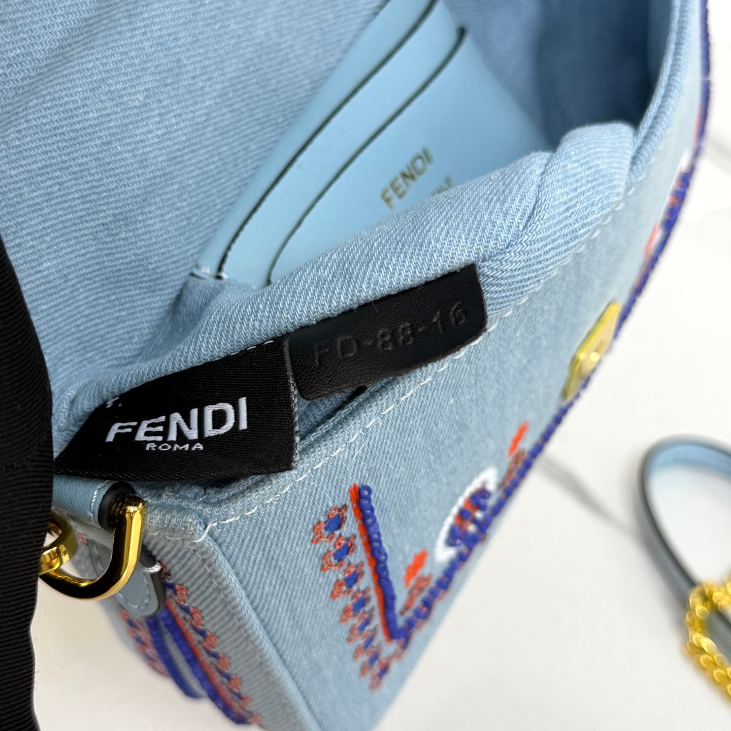 C2833 New products are on sale — image 7