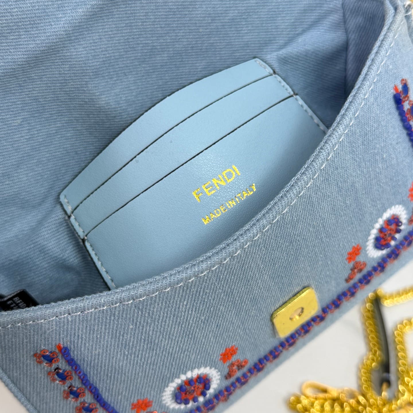 C2833 New products are on sale — image 6