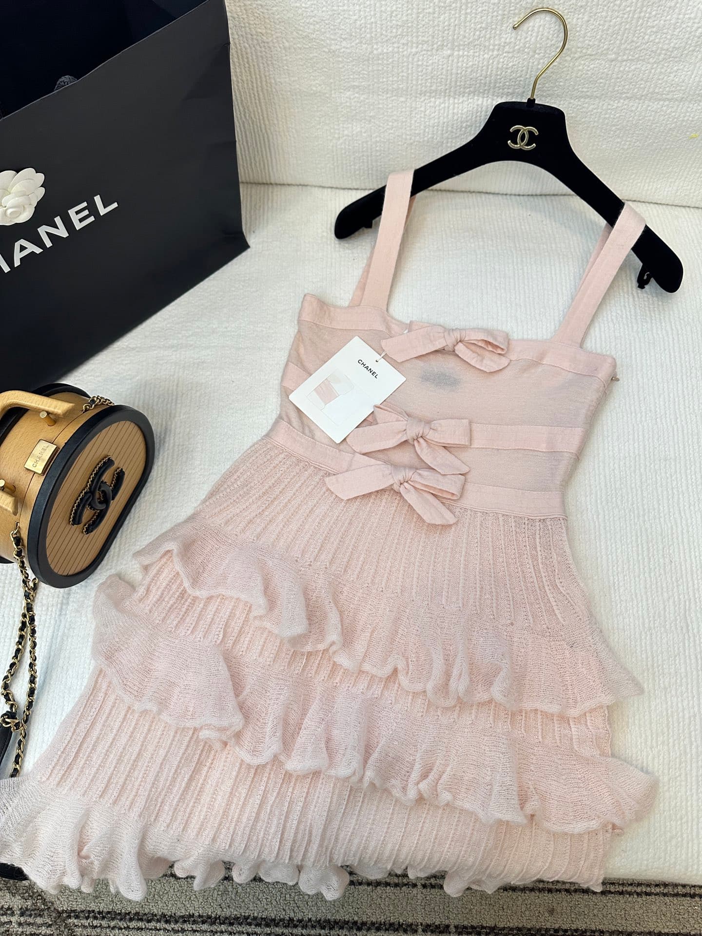 C18415 [New product available immediately] Bow-style French knitted straps, tight waist, cake dress with a fit A-shaped skirt 25432SML — image 1