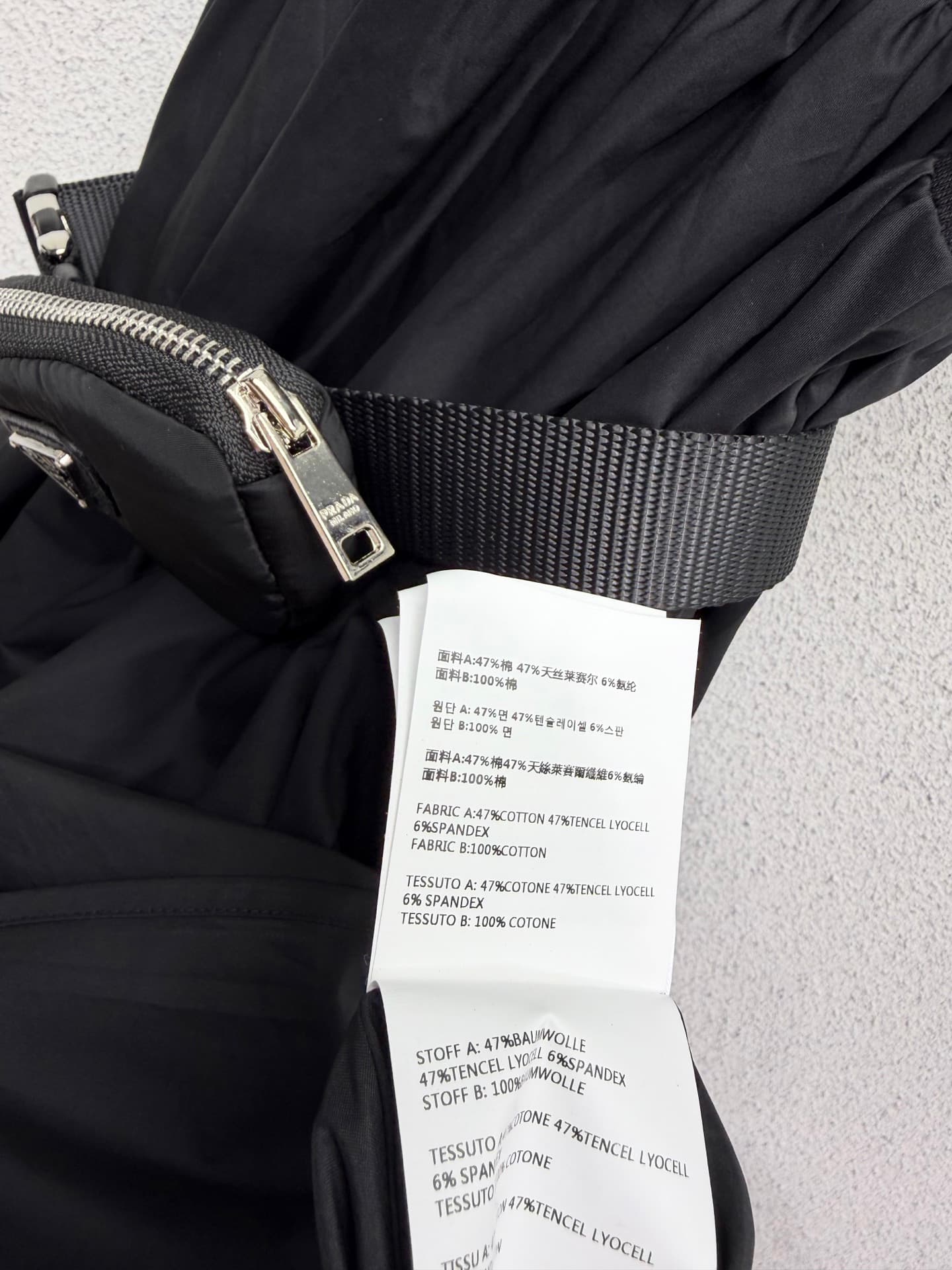 C18561 🆕🆕P family triangle-marked short-sleeve dress with a waist bag! Low-key luxury, three-dimensional cut, streamlined lines – elegant and refined, yet also gentle and intelligent in style. Imported special material, will be stunning once received. The — image 6