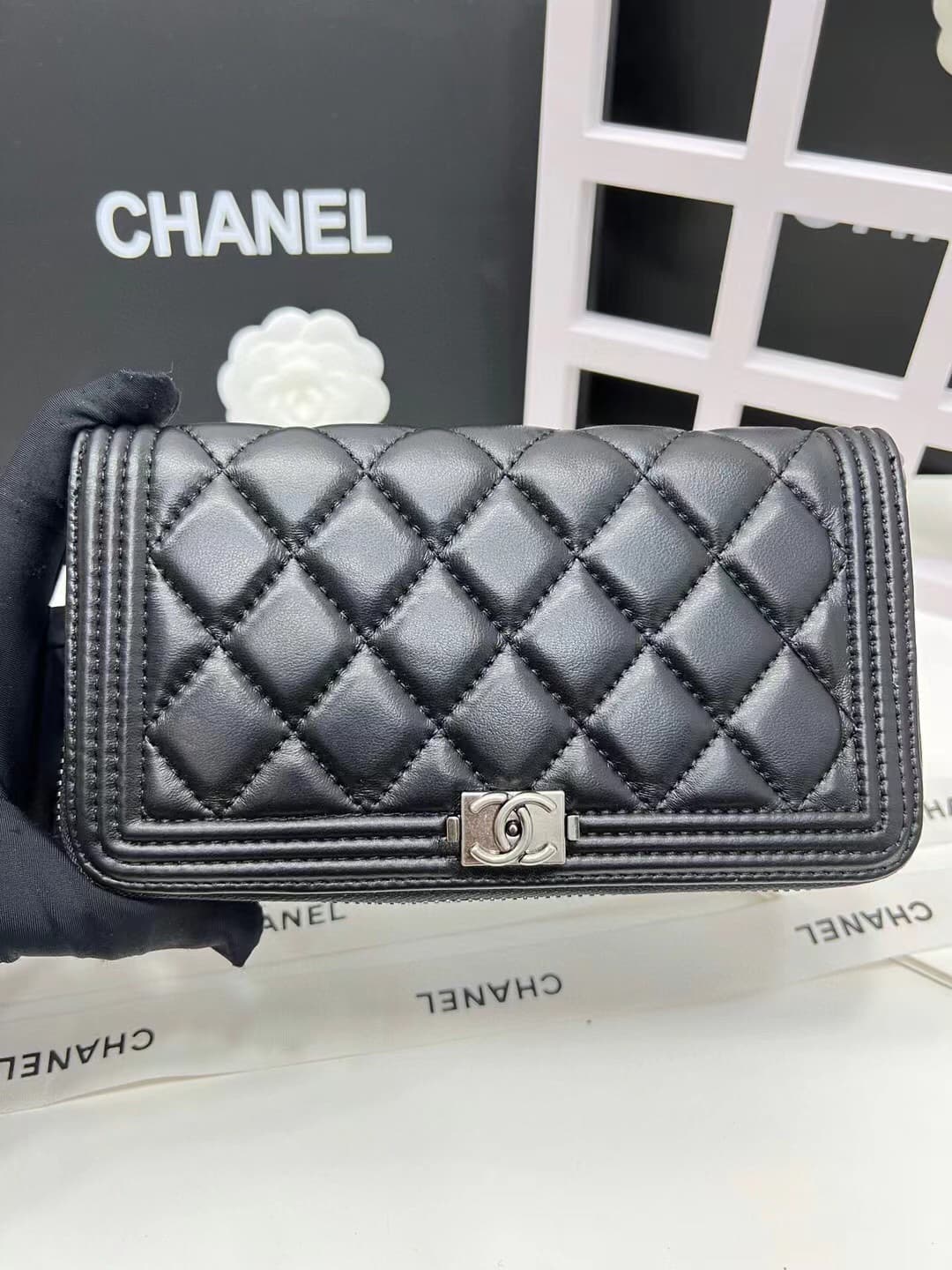 C376 Upgraded version 💋 leboy collection: small granular ball texture leather or羊 skin 🍃 gold and silver clasps. Chanel 🆕 new colors. A long wallet with two-fold closures.[得意][得意] High-quality original items: delicate clasps and exquisite stitching. 8 pla — image 3