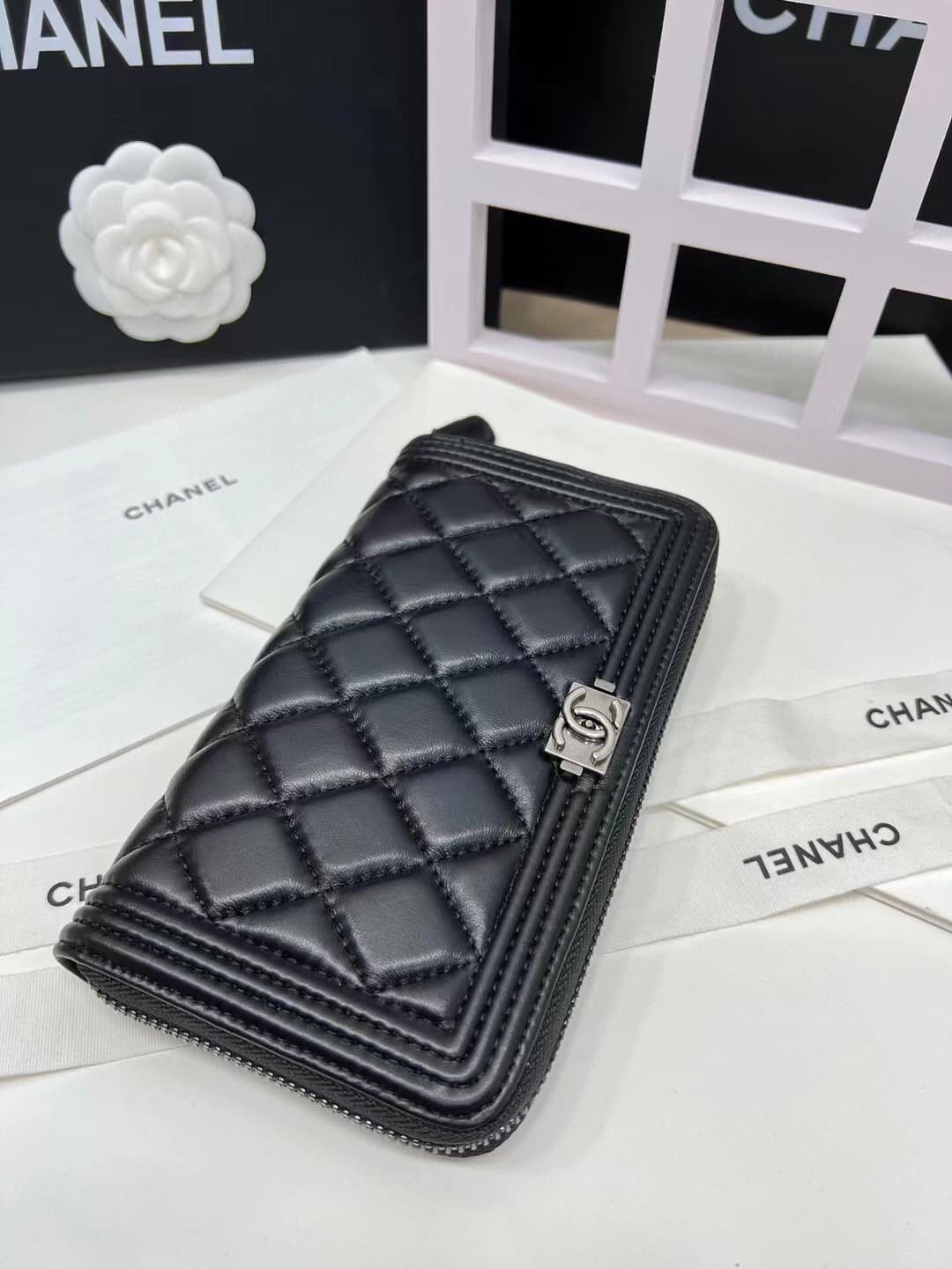 C376 Upgraded version 💋 leboy collection: small granular ball texture leather or羊 skin 🍃 gold and silver clasps. Chanel 🆕 new colors. A long wallet with two-fold closures.[得意][得意] High-quality original items: delicate clasps and exquisite stitching. 8 pla — image 2