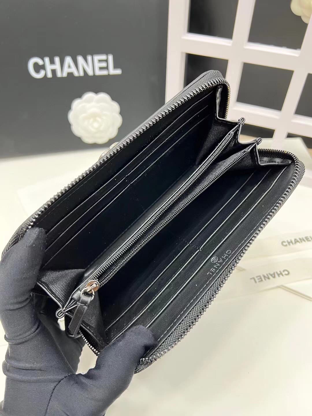 C376 Upgraded version 💋 leboy collection: small granular ball texture leather or羊 skin 🍃 gold and silver clasps. Chanel 🆕 new colors. A long wallet with two-fold closures.[得意][得意] High-quality original items: delicate clasps and exquisite stitching. 8 pla — image 8