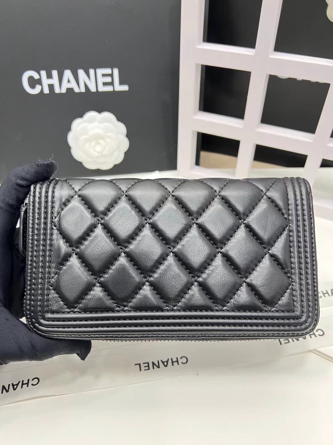 C376 Upgraded version 💋 leboy collection: small granular ball texture leather or羊 skin 🍃 gold and silver clasps. Chanel 🆕 new colors. A long wallet with two-fold closures.[得意][得意] High-quality original items: delicate clasps and exquisite stitching. 8 pla — image 4