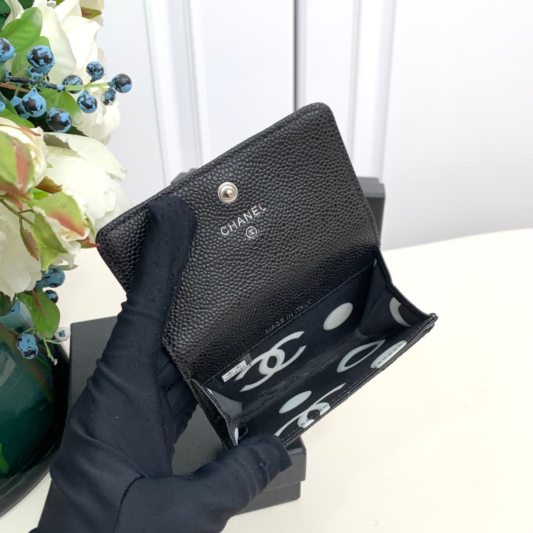 C385 Xiangjia’s new model is a double-C-shaped card holder with intricate hollow designs. The large double-C letters are decorated on the holder, giving it a delicate and elegant look. It’s a great choice for daily use. — image 8