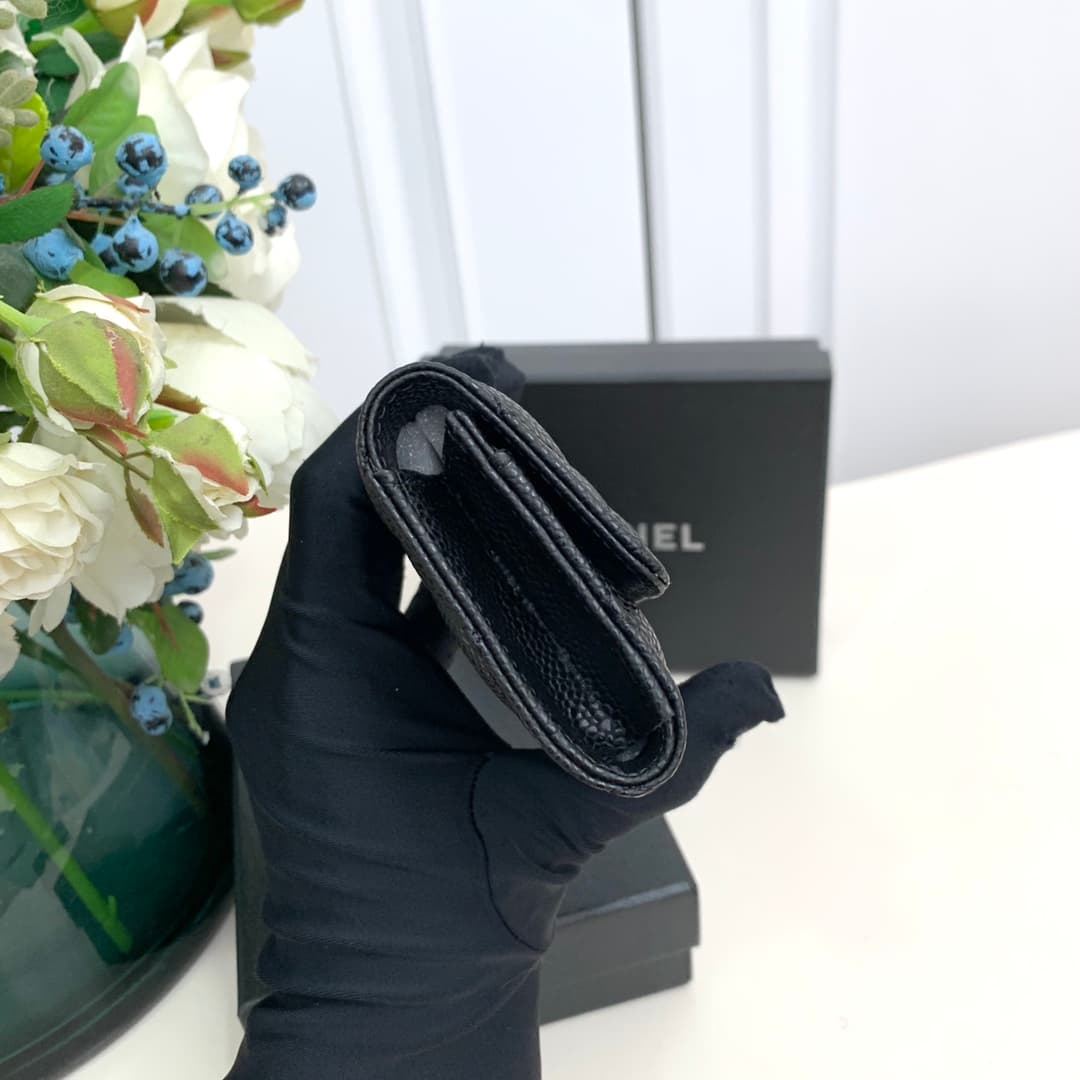C385 Xiangjia’s new model is a double-C-shaped card holder with intricate hollow designs. The large double-C letters are decorated on the holder, giving it a delicate and elegant look. It’s a great choice for daily use. — image 6