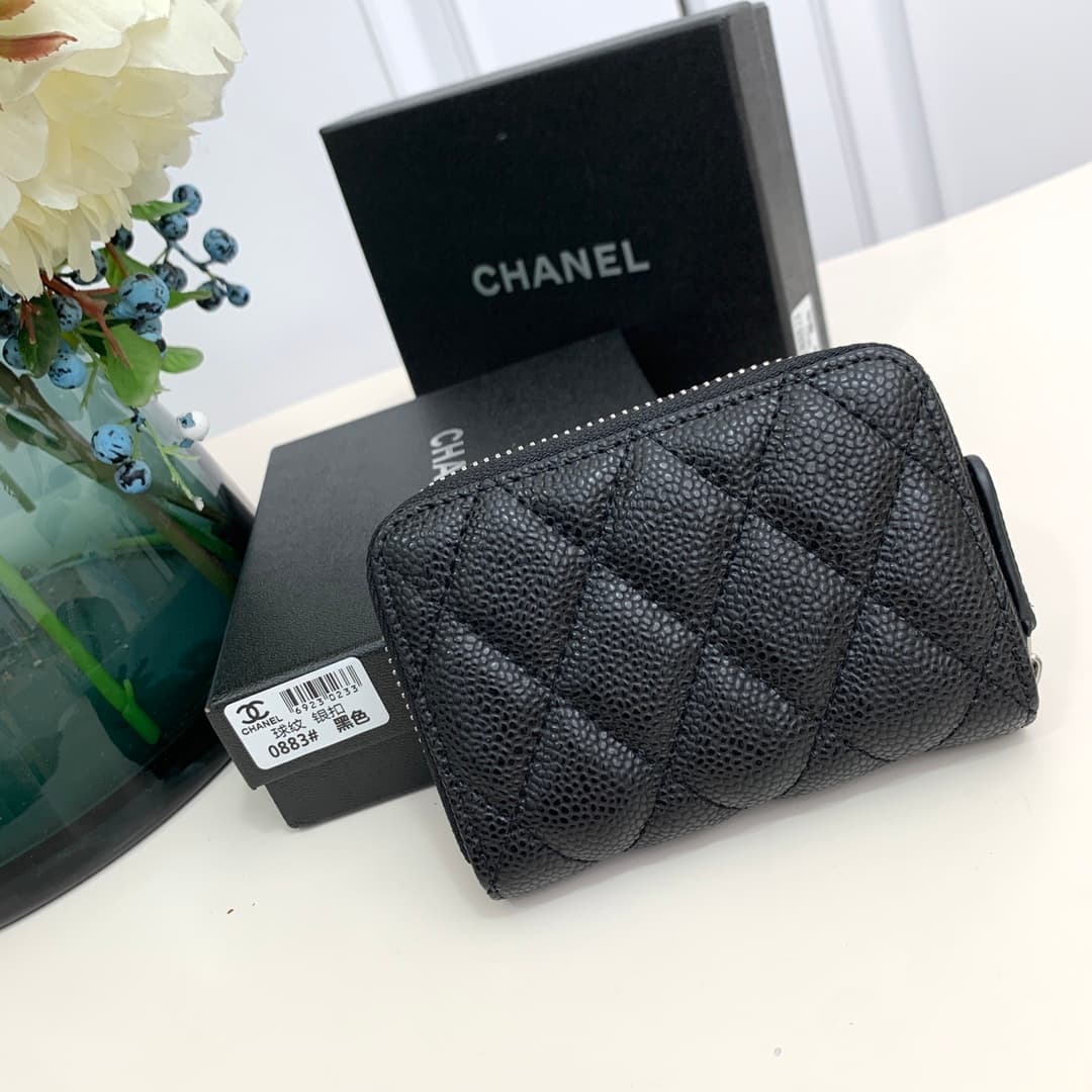 C387 Xiangjia’s new model is a hollowed-out letter-shaped C card holder. The delicate hollowed-out C letters are like decorations on the body of the holder, adding a refined aesthetic. It’s a small and exquisite card holder; it’s highly recommended for da — image 4