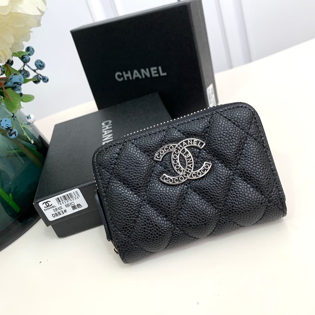 C387 Xiangjia’s new model is a hollowed-out letter-shaped C card holder. The delicate hollowed-out C letters are like decorations on the body of the holder, adding a refined aesthetic. It’s a small and exquisite card holder; it’s highly recommended for da — image 2