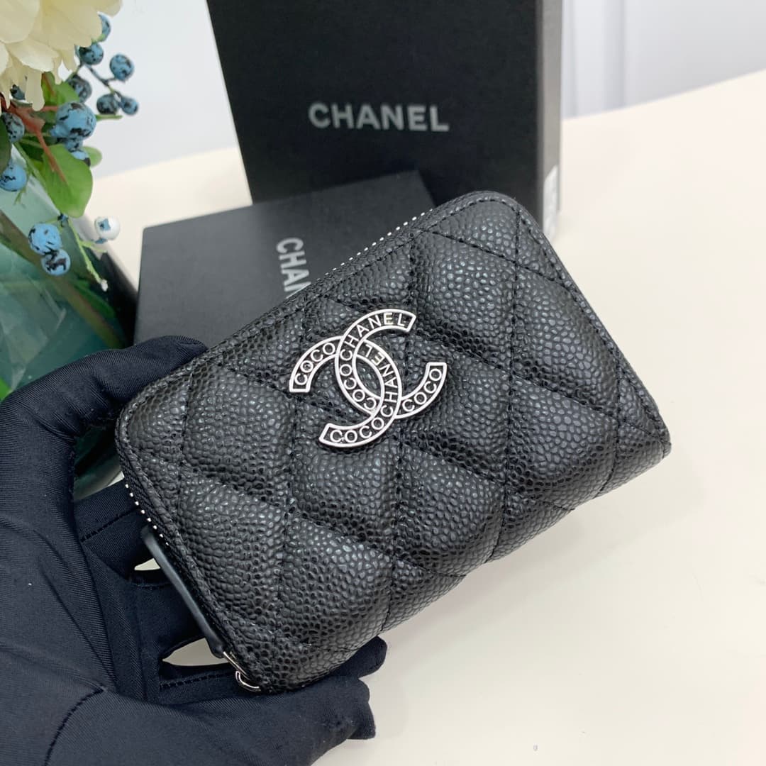 C387 Xiangjia’s new model is a hollowed-out letter-shaped C card holder. The delicate hollowed-out C letters are like decorations on the body of the holder, adding a refined aesthetic. It’s a small and exquisite card holder; it’s highly recommended for da — image 5