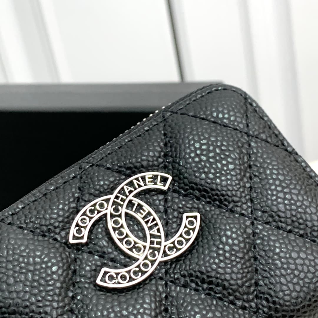 C387 Xiangjia’s new model is a hollowed-out letter-shaped C card holder. The delicate hollowed-out C letters are like decorations on the body of the holder, adding a refined aesthetic. It’s a small and exquisite card holder; it’s highly recommended for da — image 6