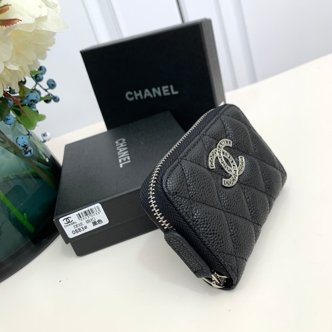 C387 Xiangjia’s new model is a hollowed-out letter-shaped C card holder. The delicate hollowed-out C letters are like decorations on the body of the holder, adding a refined aesthetic. It’s a small and exquisite card holder; it’s highly recommended for da — image 3