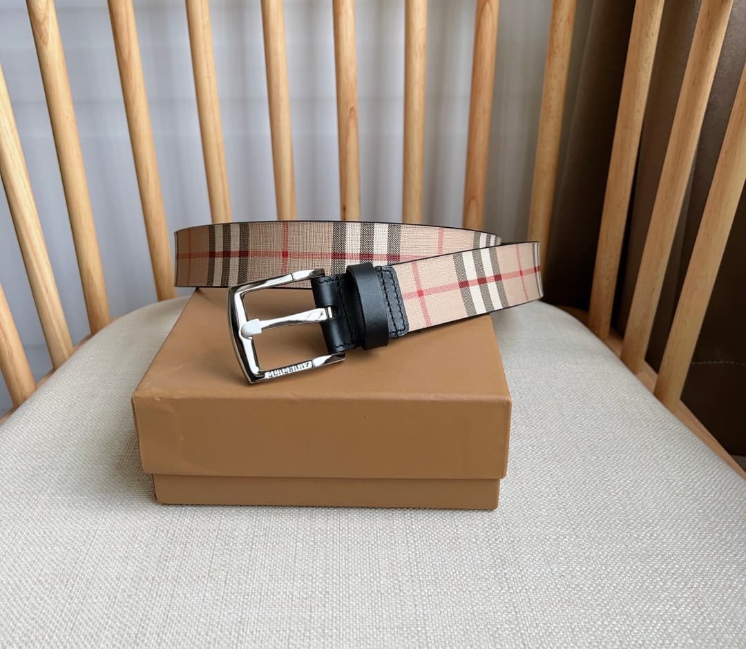 C32996 Burberrry – The Burberry store is also launching new products🎉🎉 Italian-made belts, made from leather and vintage/retro patterned eco-friendly canvas and leather. The color is beige. Width: 3.5cm. Elegant and stylish, simple and elegant. — image 1