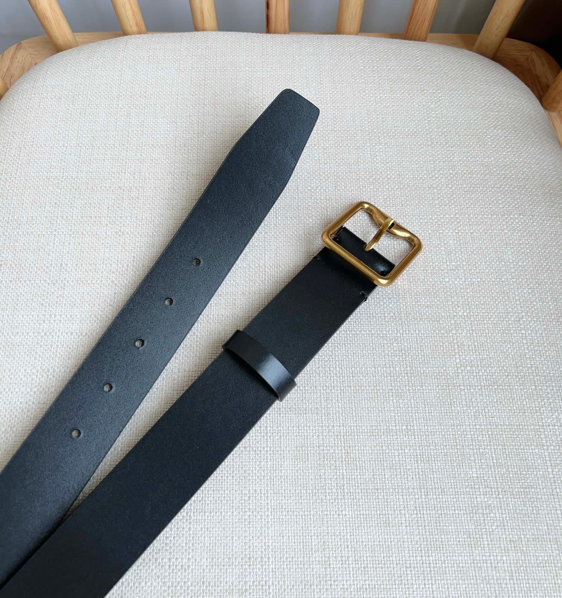 C32995 New model Burberry boutiques also launch the product simultaneously 🎉🎉. Italian-made, high-quality belt. Made from smooth calfskin material, with brass B-shaped buckles. Width: 3.5cm. Elegant, refined, and simple in design. — image 6