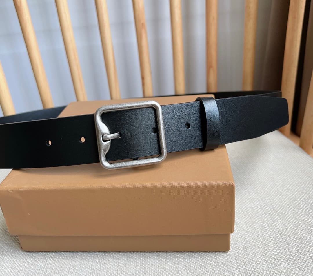 C32993 New model Burberry boutiques also launch it simultaneously 🎉🎉. Italian crafted belt, made of smooth calfskin material. Features a gold-plated “B”-shaped clasp. Width: 3.5cm. Elegant, refined, and simple. — image 7