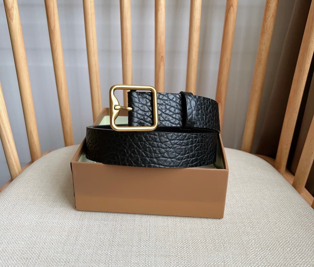 C32992 New model Burberry boutiques also launch it simultaneously 🎉🎉. Italian handcrafted belt. Made from smooth calfskin fabric, with brass B-shaped buckles. Width: 3.5cm. Elegant, refined, and simple. — image 5