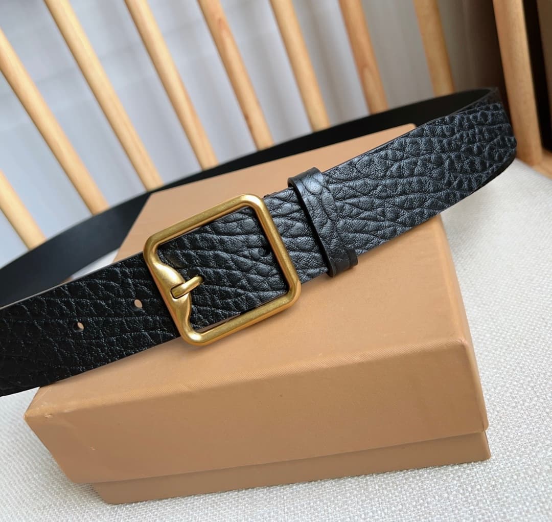 C32992 New model Burberry boutiques also launch it simultaneously 🎉🎉. Italian handcrafted belt. Made from smooth calfskin fabric, with brass B-shaped buckles. Width: 3.5cm. Elegant, refined, and simple. — image 7