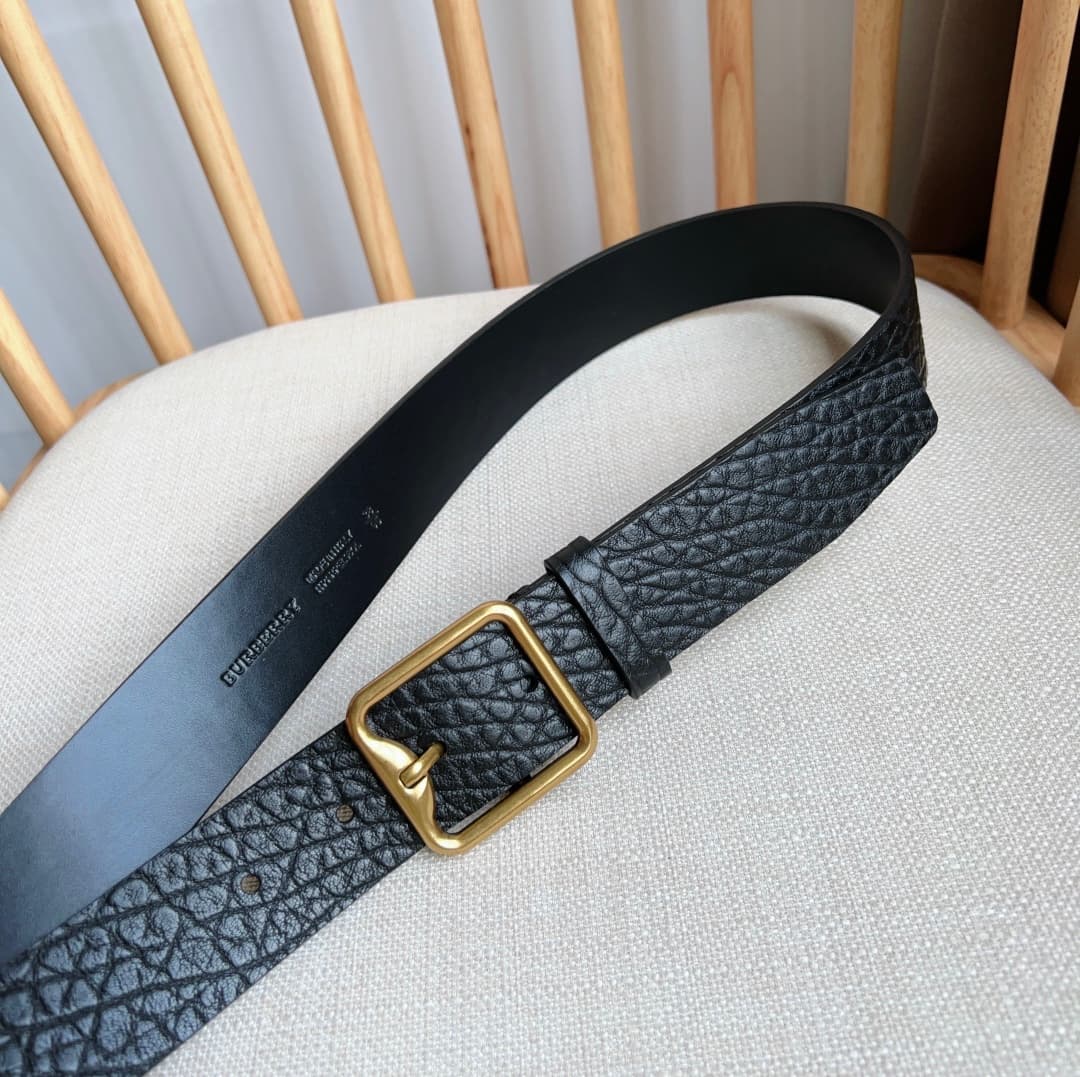 C32992 New model Burberry boutiques also launch it simultaneously 🎉🎉. Italian handcrafted belt. Made from smooth calfskin fabric, with brass B-shaped buckles. Width: 3.5cm. Elegant, refined, and simple. — image 8
