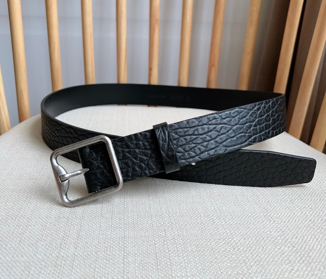 C32991 New model Burberry boutiques also launch the product simultaneously 🎉🎉. Italian-made fine belt, made of smooth calfskin material. Features a gold-plated “B”-shaped clasp. Dimensions: 3.5cm. Elegant, simple, and stylish. — image 4