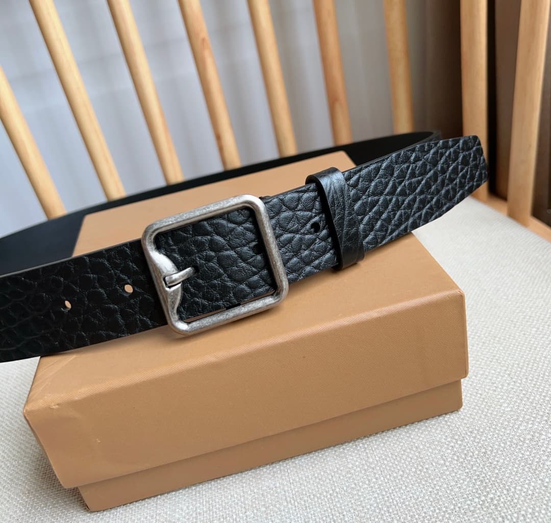 C32991 New model Burberry boutiques also launch the product simultaneously 🎉🎉. Italian-made fine belt, made of smooth calfskin material. Features a gold-plated “B”-shaped clasp. Dimensions: 3.5cm. Elegant, simple, and stylish. — image 7