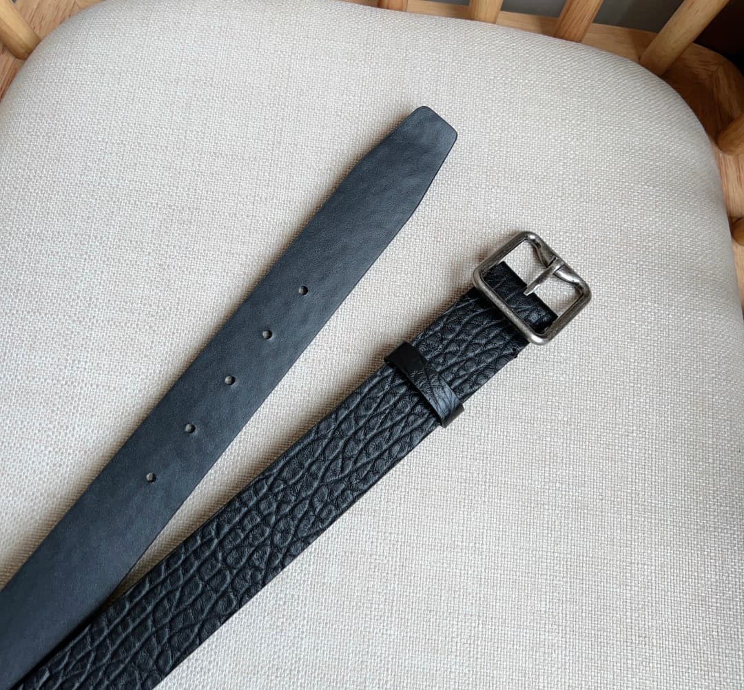 C32991 New model Burberry boutiques also launch the product simultaneously 🎉🎉. Italian-made fine belt, made of smooth calfskin material. Features a gold-plated “B”-shaped clasp. Dimensions: 3.5cm. Elegant, simple, and stylish. — image 6