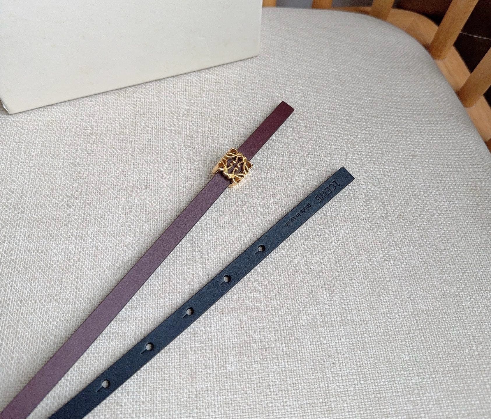 C32939 LOEWE Counter’s latest matching belt[庆祝][庆祝] Made of smooth cowhide leather with a double-sided design. Features bright Anagram cube buckles with five adjustment holes. Exquisite craftsmanship and unique style. Beautiful material. Width: 1.0cm — image 3