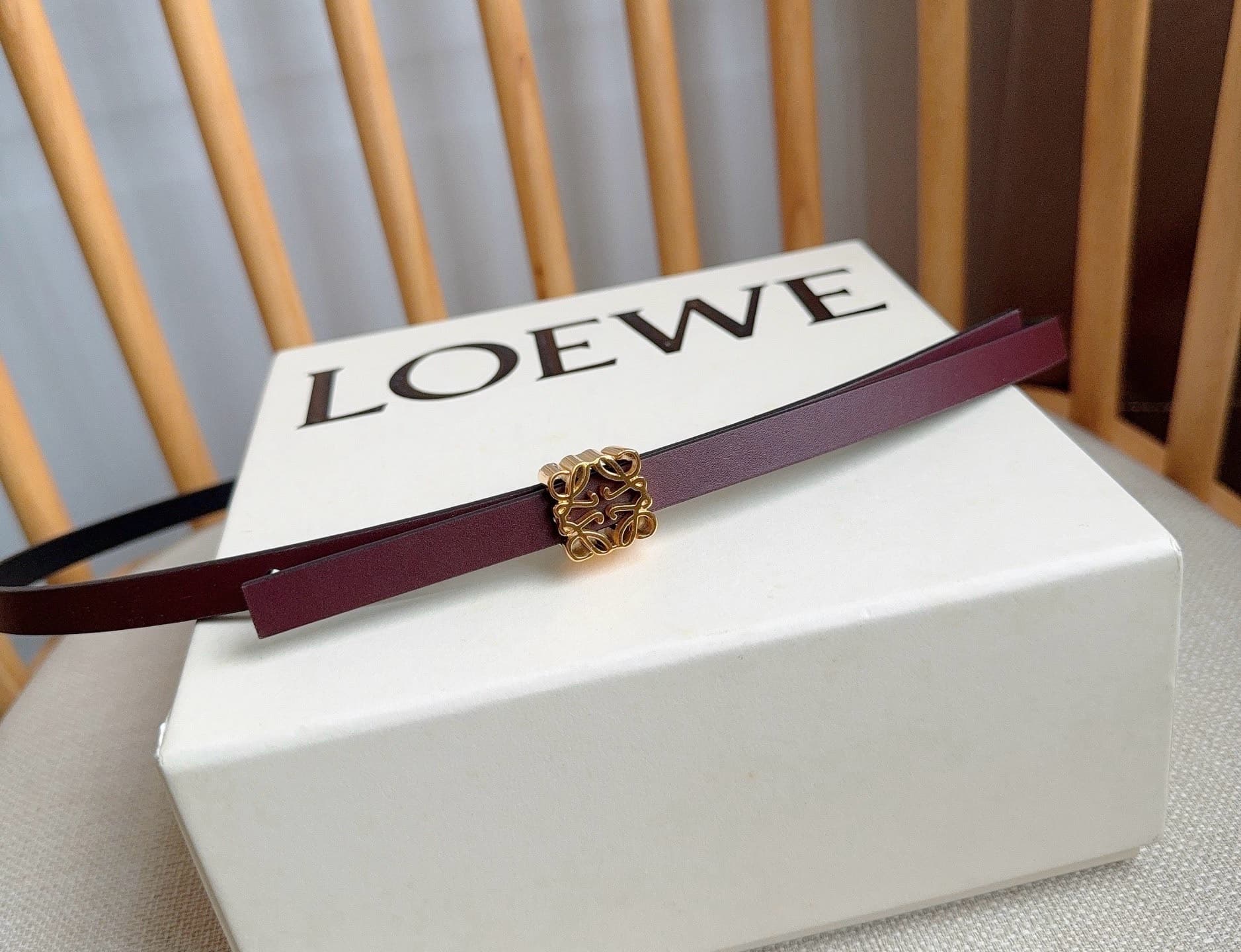 C32939 LOEWE Counter’s latest matching belt[庆祝][庆祝] Made of smooth cowhide leather with a double-sided design. Features bright Anagram cube buckles with five adjustment holes. Exquisite craftsmanship and unique style. Beautiful material. Width: 1.0cm — image 7