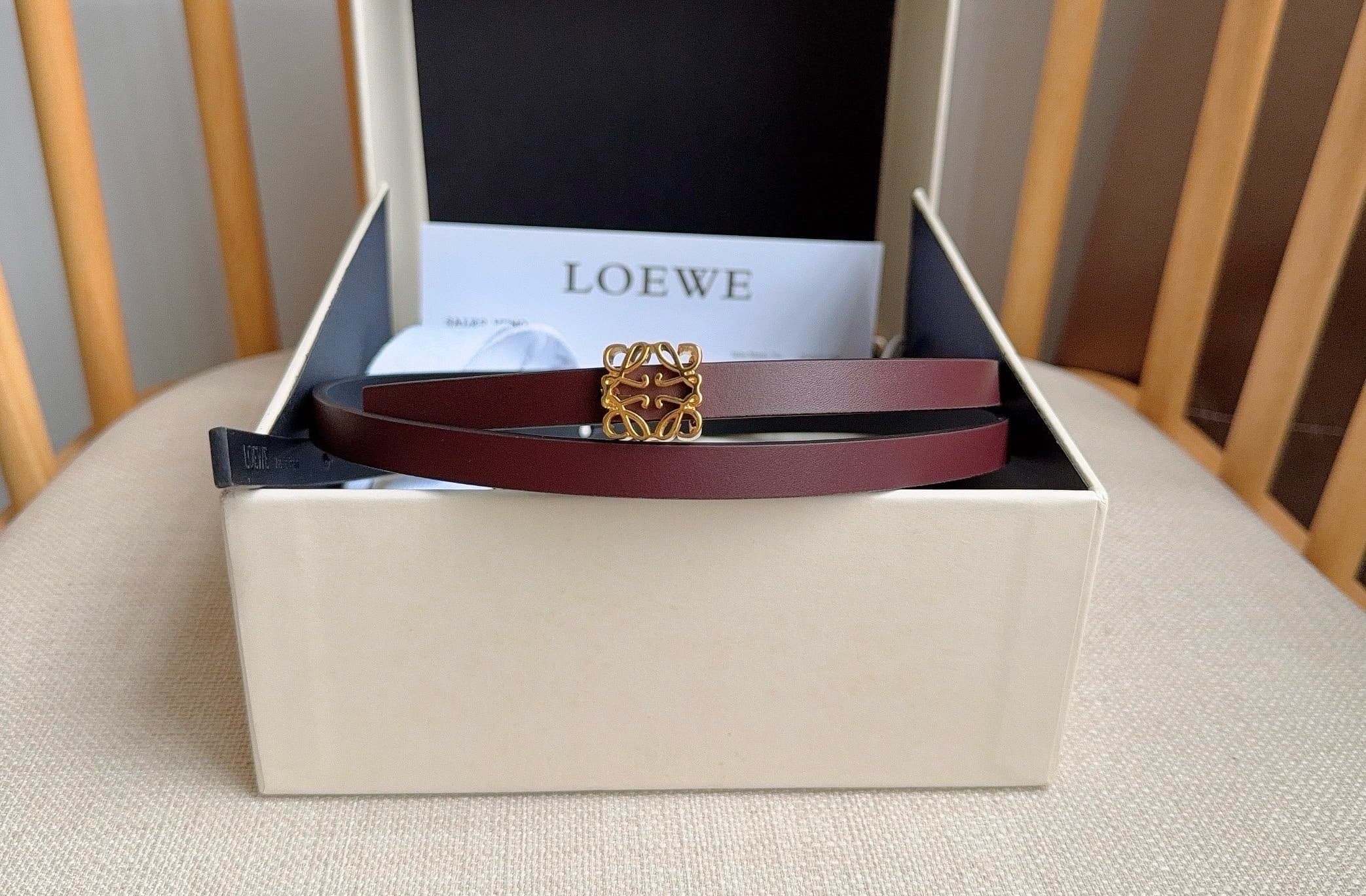 C32939 LOEWE Counter’s latest matching belt[庆祝][庆祝] Made of smooth cowhide leather with a double-sided design. Features bright Anagram cube buckles with five adjustment holes. Exquisite craftsmanship and unique style. Beautiful material. Width: 1.0cm — image 5
