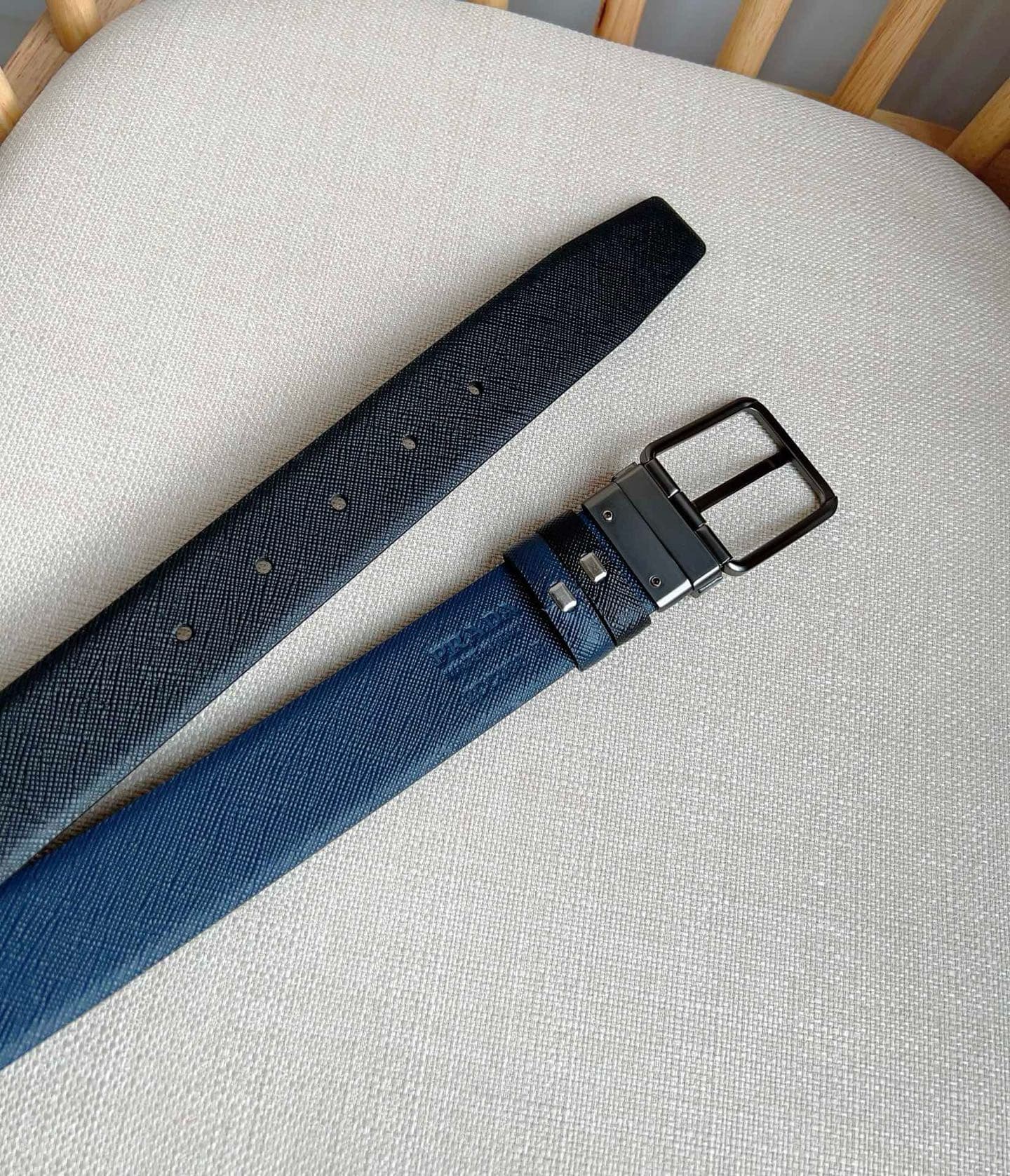 C32930 Prada – This double-sided belt features the iconic Saffiano leather material, along with metal buckles in a distinctive design. It exudes elegance and modernity. Width: 3.5cm — image 3