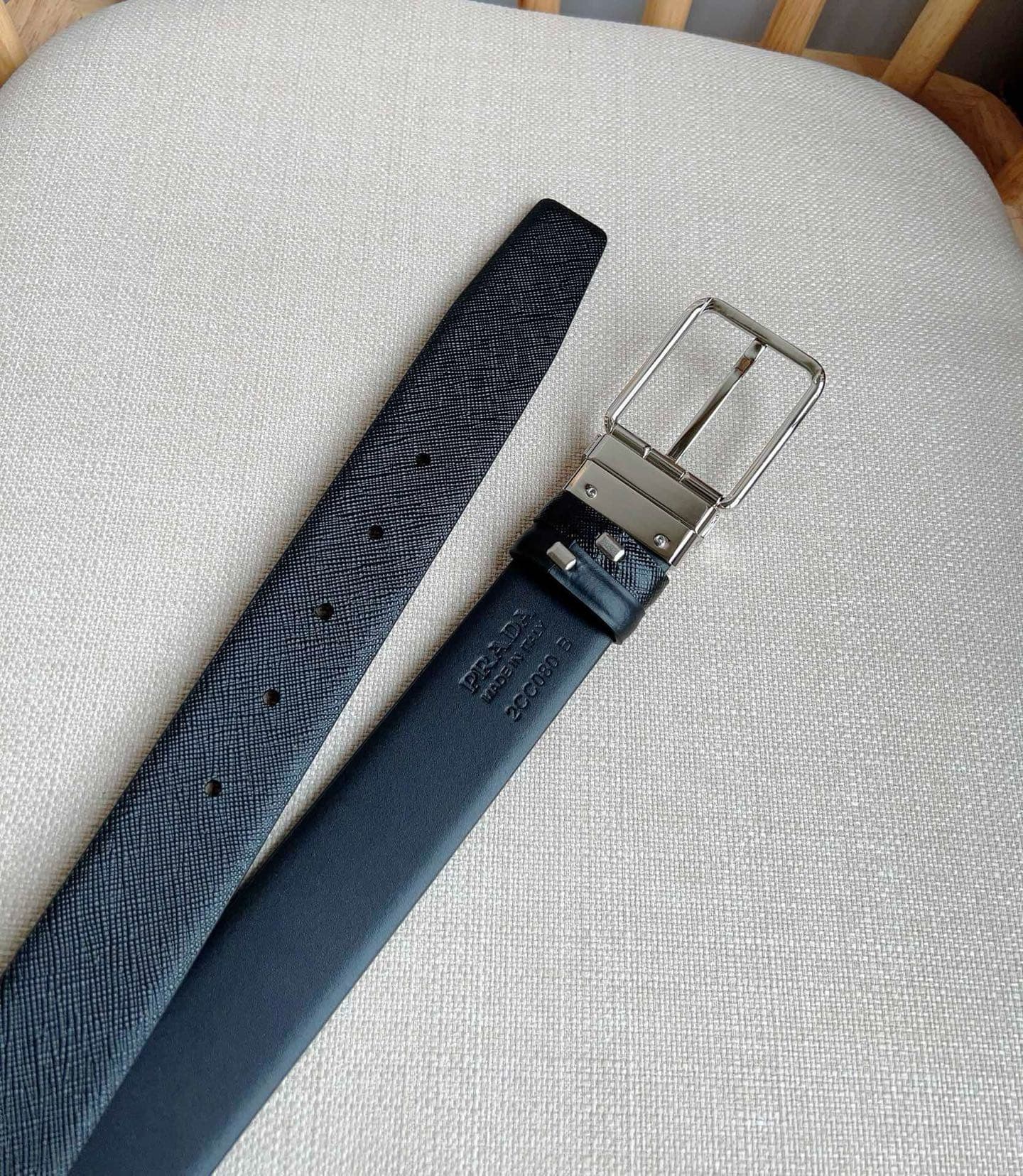 C32927 Prada – This dual-sided belt features the iconic Saffiano leather material, along with metal buckles in a distinctive design. It exudes elegance and modernity. Width: 3.5cm — image 3