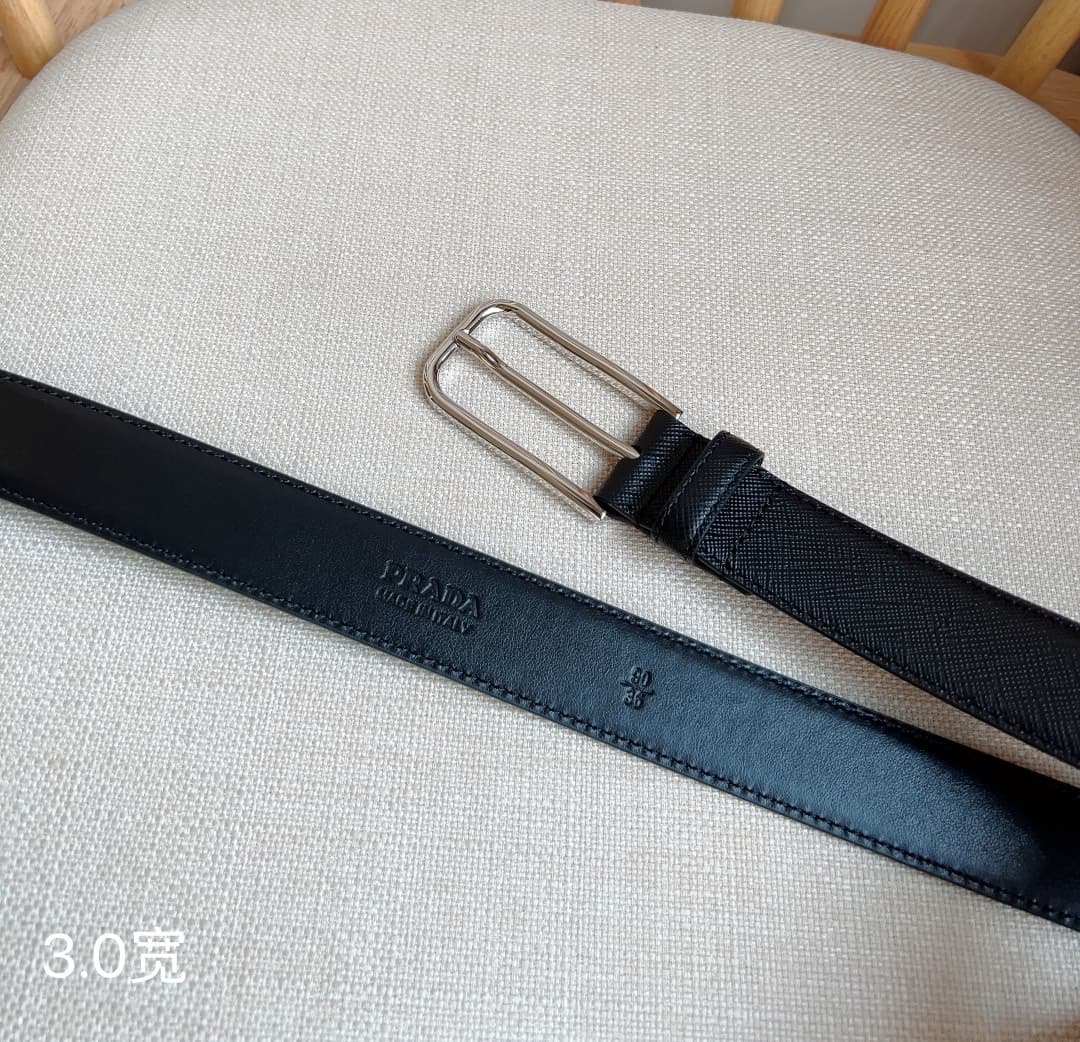 C32924 Prada boutique – The latest model features a simple yet elegant belt made from the iconic Saffiano leather. It is equipped with engraved logo metal clasps. Width: 3.0 — image 3