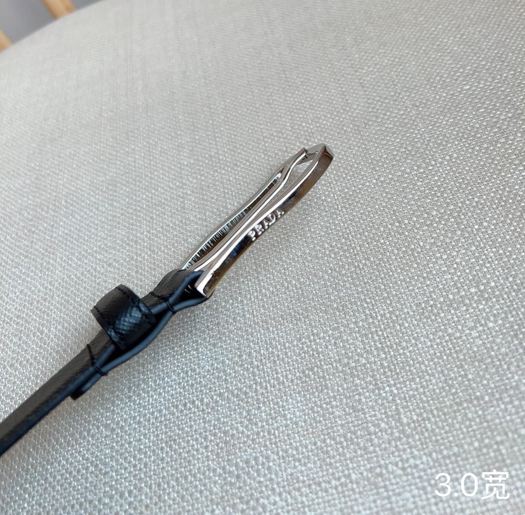 C32924 Prada boutique – The latest model features a simple yet elegant belt made from the iconic Saffiano leather. It is equipped with engraved logo metal clasps. Width: 3.0 — image 6