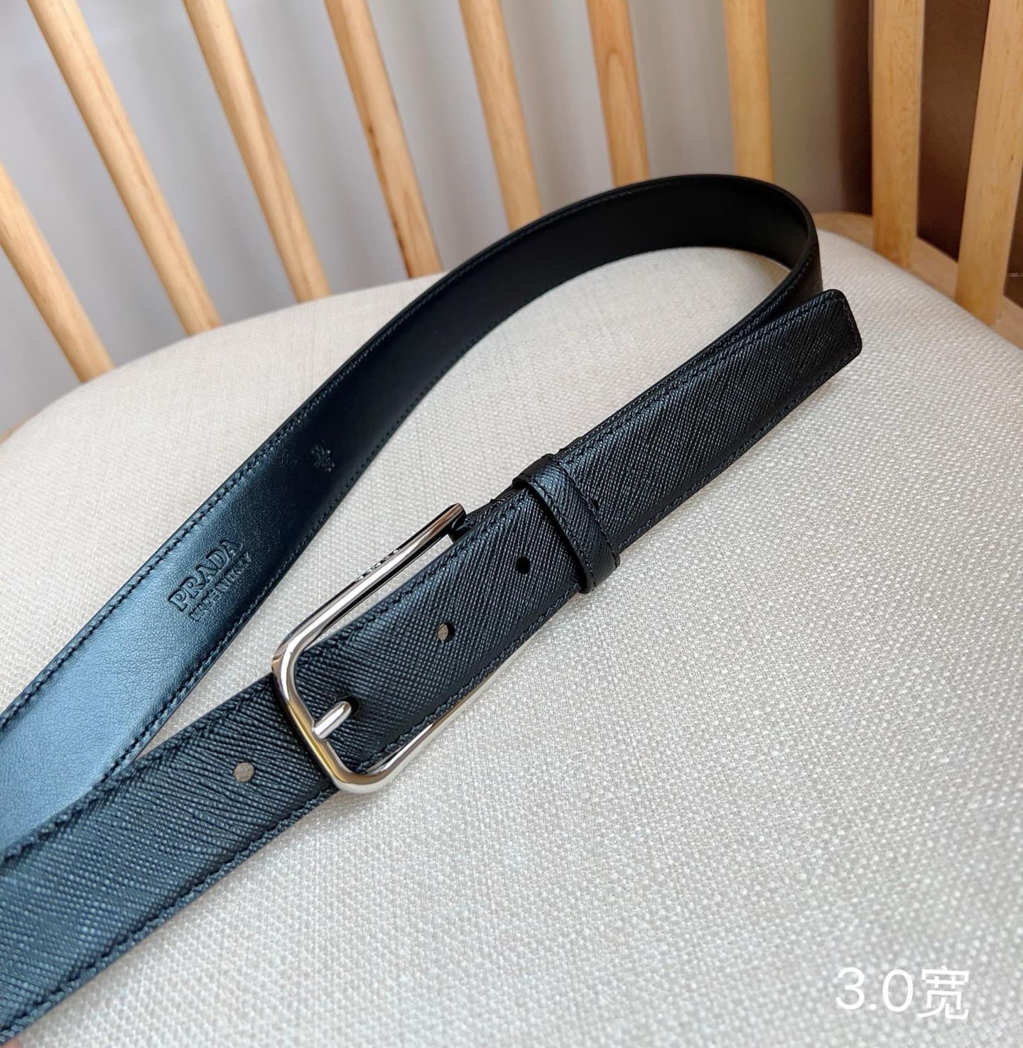C32924 Prada boutique – The latest model features a simple yet elegant belt made from the iconic Saffiano leather. It is equipped with engraved logo metal clasps. Width: 3.0 — image 8