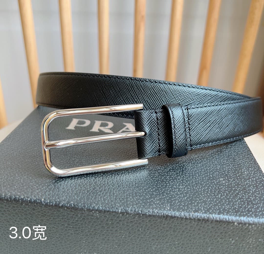 C32924 Prada boutique – The latest model features a simple yet elegant belt made from the iconic Saffiano leather. It is equipped with engraved logo metal clasps. Width: 3.0 — image 2