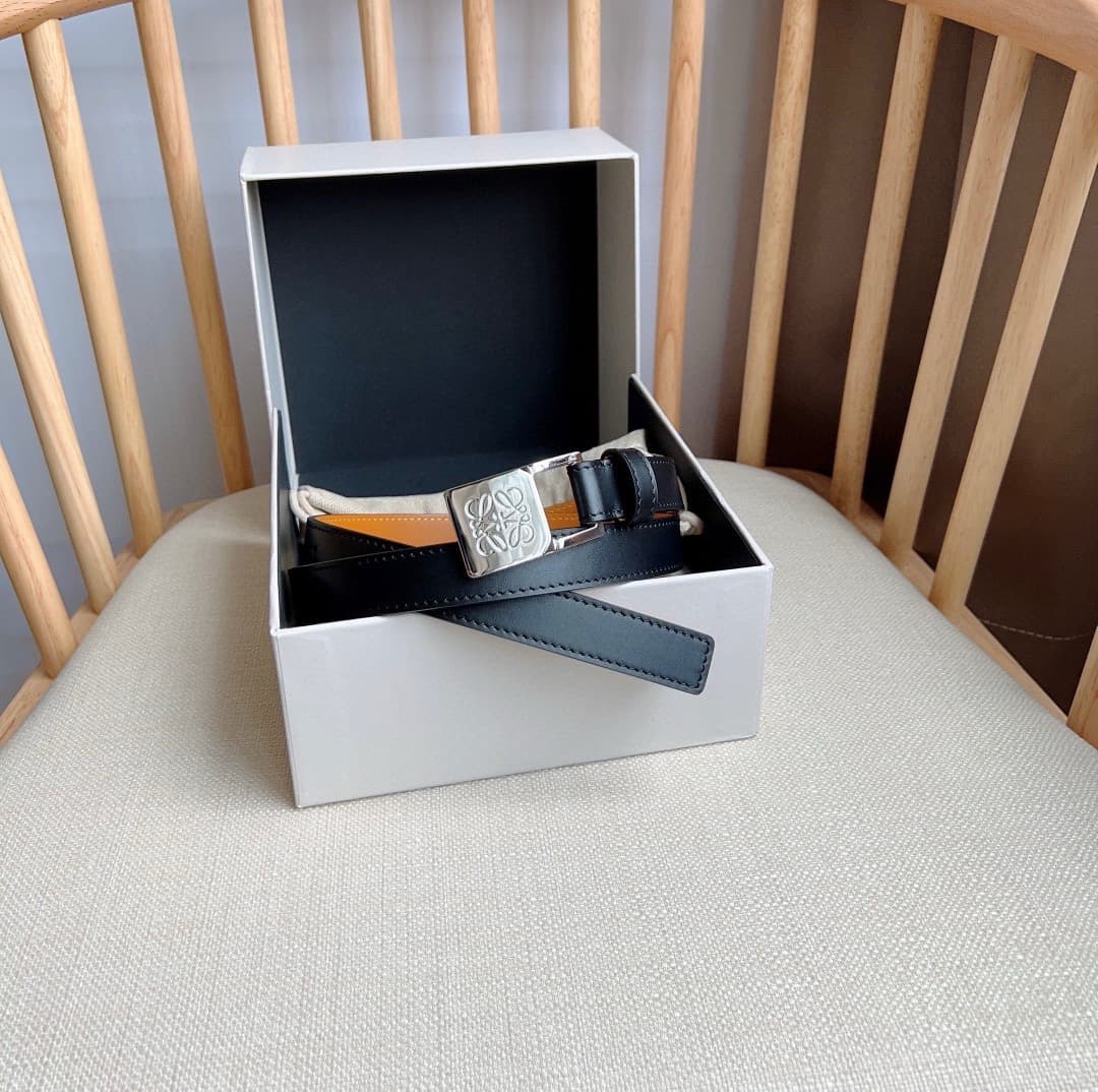 C32877 LOEWE counter’s latest model belt[庆祝][庆祝] – made of smooth cowhide leather, with a narrow design. It features an Anagram padlock clasp. Excellent craftsmanship, unique style, high-quality material. Width: 2.0cm — image 5
