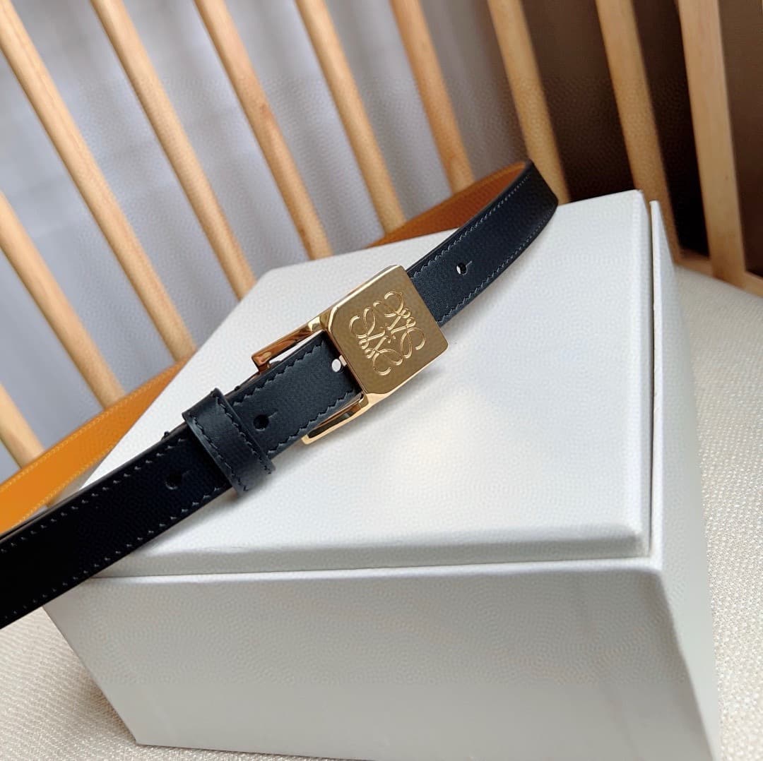C32875 LOEWE (Royiwei) store’s latest matching belt[庆祝][庆祝] This is a narrow belt made of smooth cowhide leather, equipped with Anagram padlock clasps. Excellent craftsmanship, unique design, and high-quality material. Width: 2.0cm — image 7