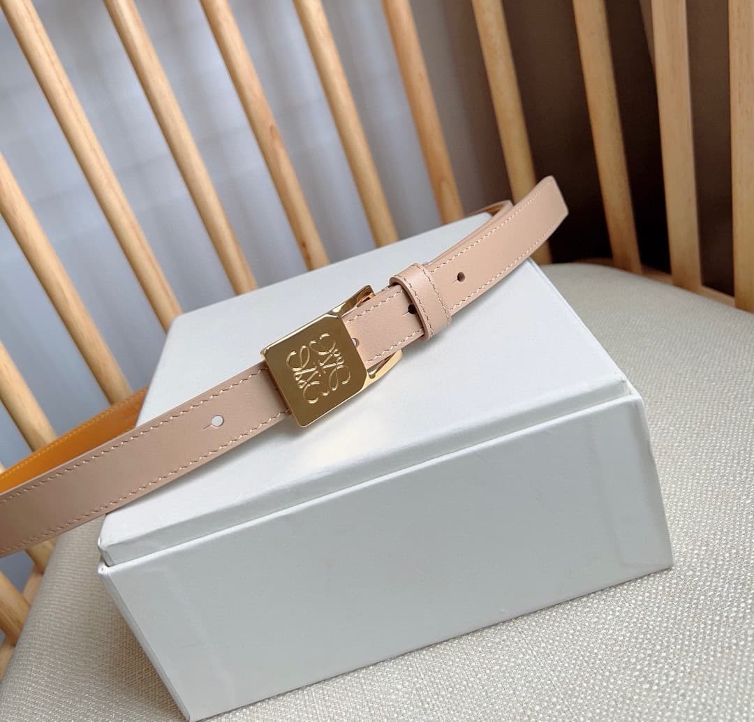 C32871 LOEWE (Royiwei) store’s latest model belt[庆祝][庆祝] – made of smooth cowhide leather, with a narrow shape. It features an Anagram lock button closure. Excellent craftsmanship, unique design, and high-quality material. Width: 2.0cm — image 7