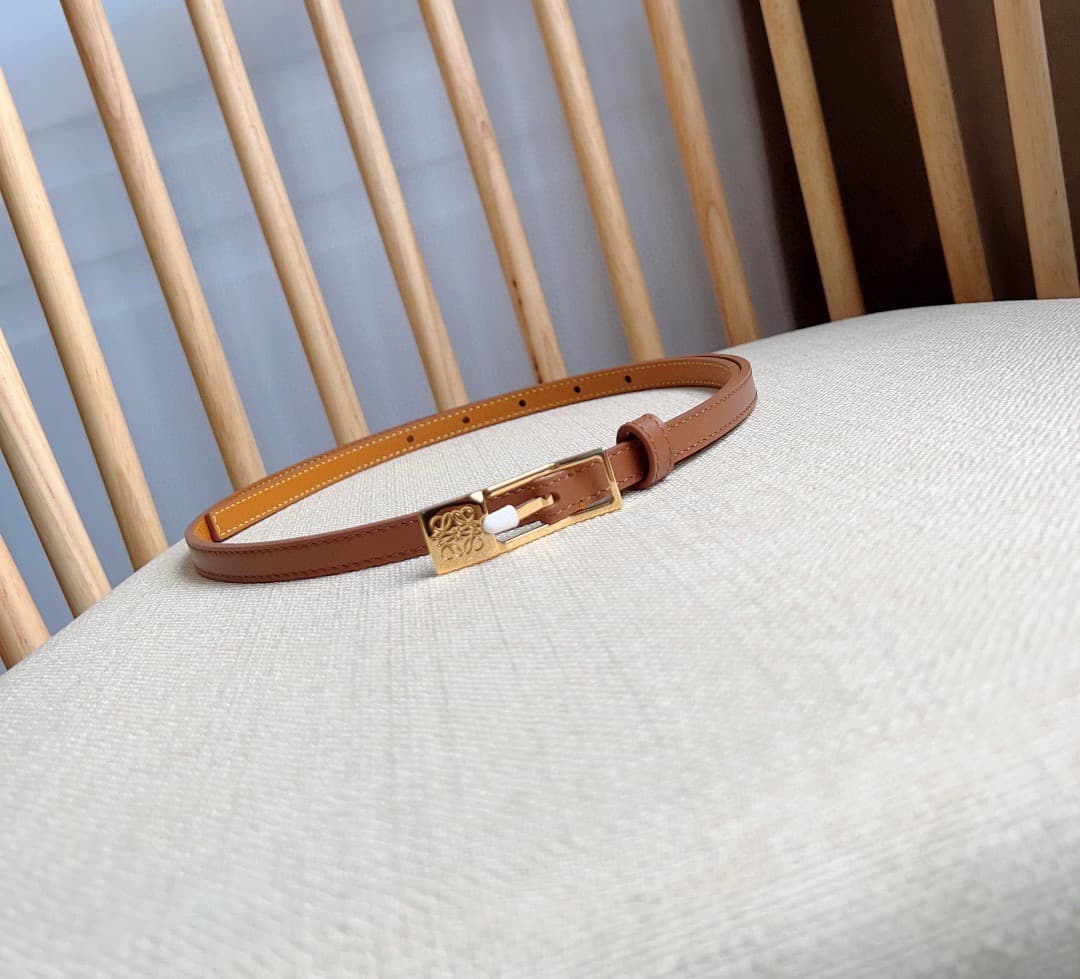 C32866 LOEWE boutique’s latest model belt[庆祝][庆祝] – made of smooth cowhide leather, with a narrow design. It features an Anagram padlock clasp. Exceptional craftsmanship, unique style, and high-quality material. Width: 1.0cm — image 2