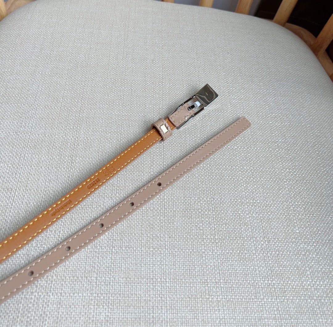 C32865 LOEWE (Royiwei) store’s latest model belt[ celebrate][ celebrate] This is a narrow belt made of smooth cowhide leather, equipped with Anagram padlock clasps. Excellent craftsmanship, unique design, fine material quality. Width: 1.0cm — image 6