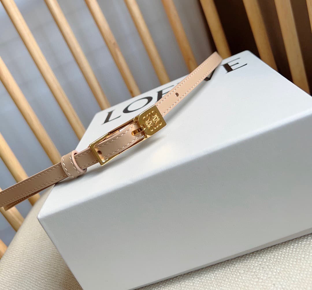 C32864 LOEWE boutique’s latest model belt[庆祝][庆祝] – made of smooth cowhide leather, with a narrow design. It features an Anagram lock-button closure. Excellent craftsmanship, unique style, and high-quality material. Width: 1.0cm — image 7