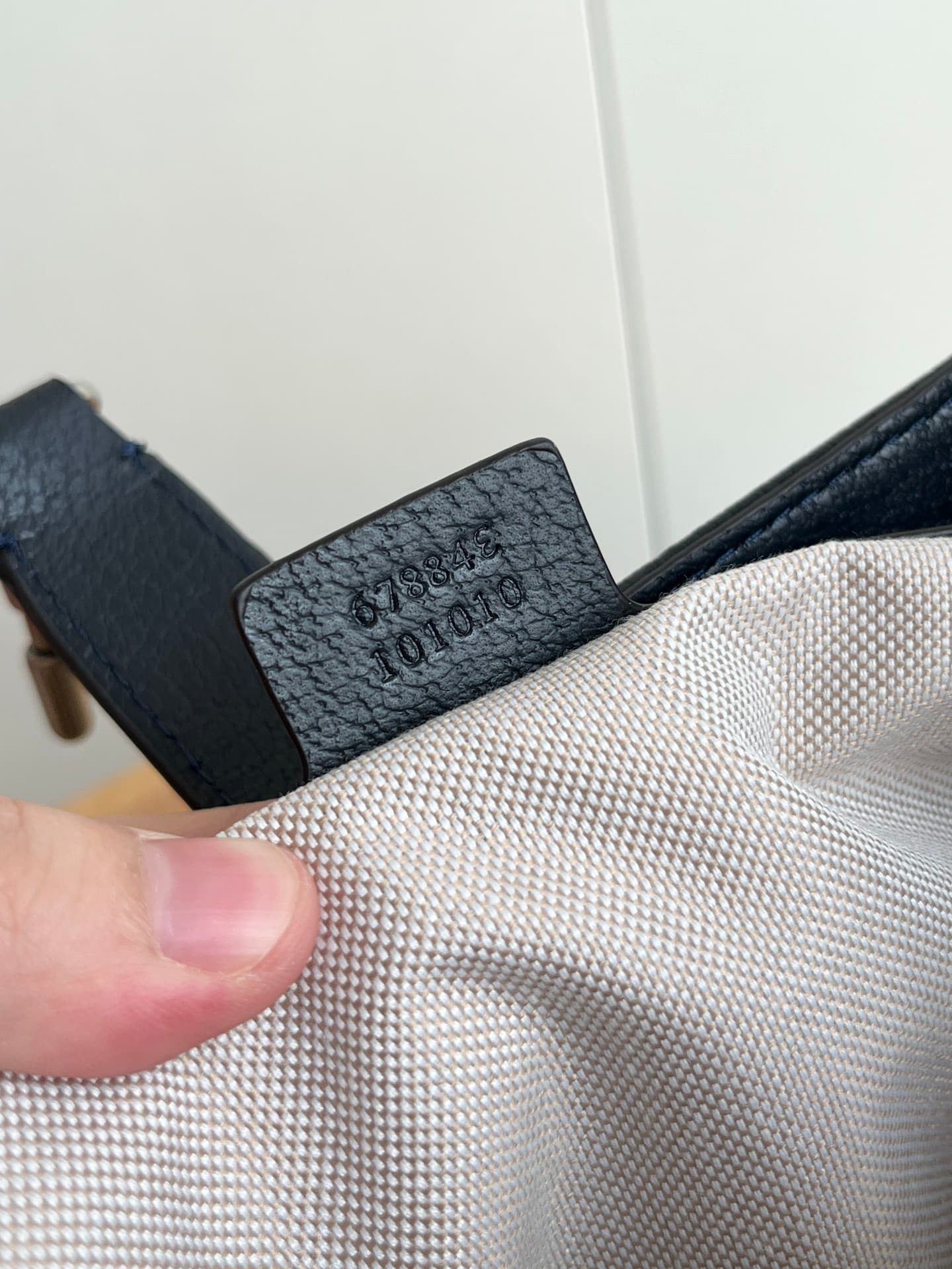 C4024 Real footage # (shoulder straps) — image 8