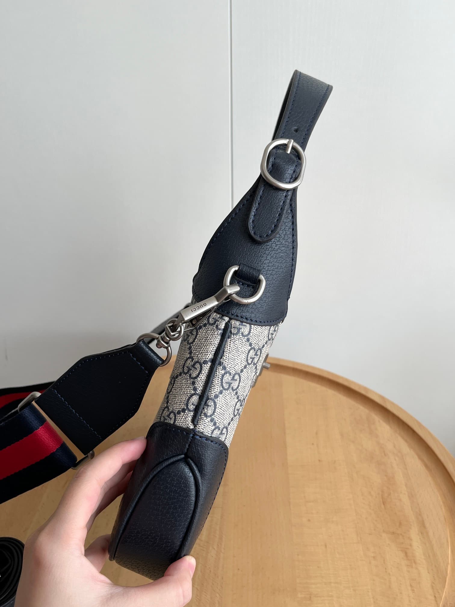 C4024 Real footage # (shoulder straps) — image 5