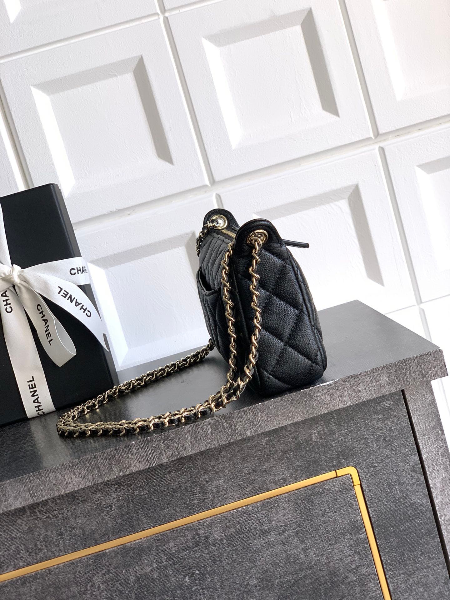 C716 🔮🔮🔮4704 Kekqiu OHANEL 🚩🚩🚩25B Litchi 🐮 Leather – durable and preserves value! The new favorite Chanel mahjong bag is amazing! Litchi leather is truly an excellent material—with a distinct texture, it’s also very tough. A nail scratch leaves no mark, s — image 2