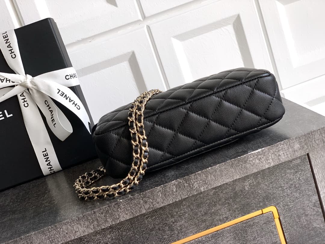 C716 🔮🔮🔮4704 Kekqiu OHANEL 🚩🚩🚩25B Litchi 🐮 Leather – durable and preserves value! The new favorite Chanel mahjong bag is amazing! Litchi leather is truly an excellent material—with a distinct texture, it’s also very tough. A nail scratch leaves no mark, s — image 4