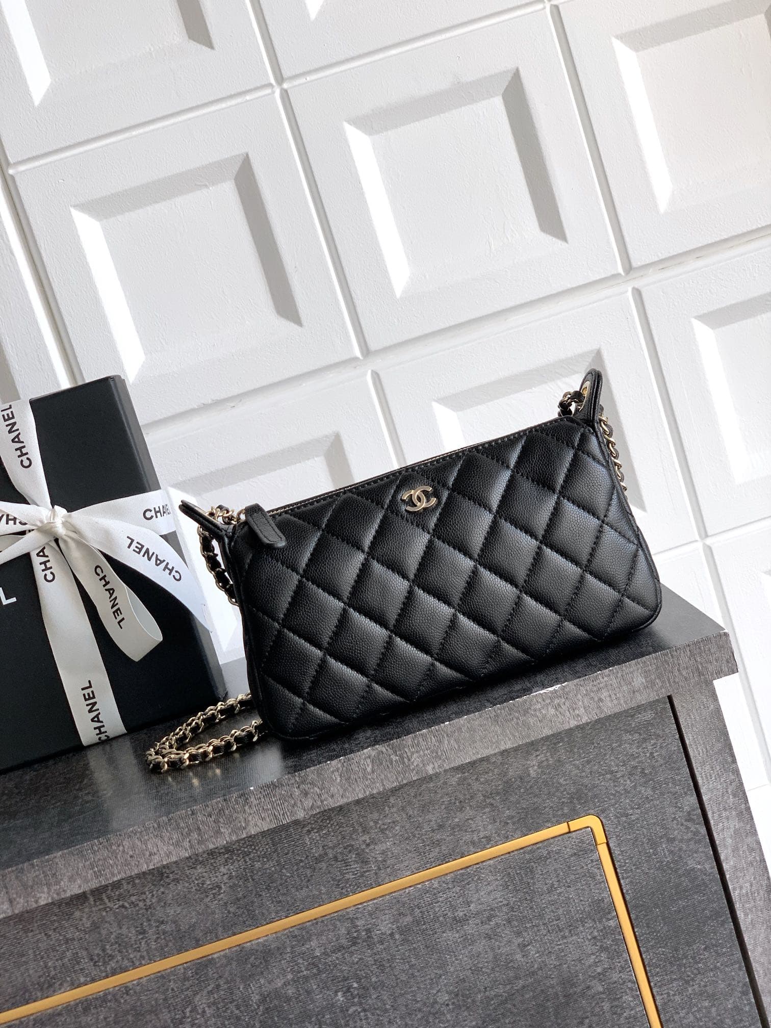 C716 🔮🔮🔮4704 Kekqiu OHANEL 🚩🚩🚩25B Litchi 🐮 Leather – durable and preserves value! The new favorite Chanel mahjong bag is amazing! Litchi leather is truly an excellent material—with a distinct texture, it’s also very tough. A nail scratch leaves no mark, s — image 1