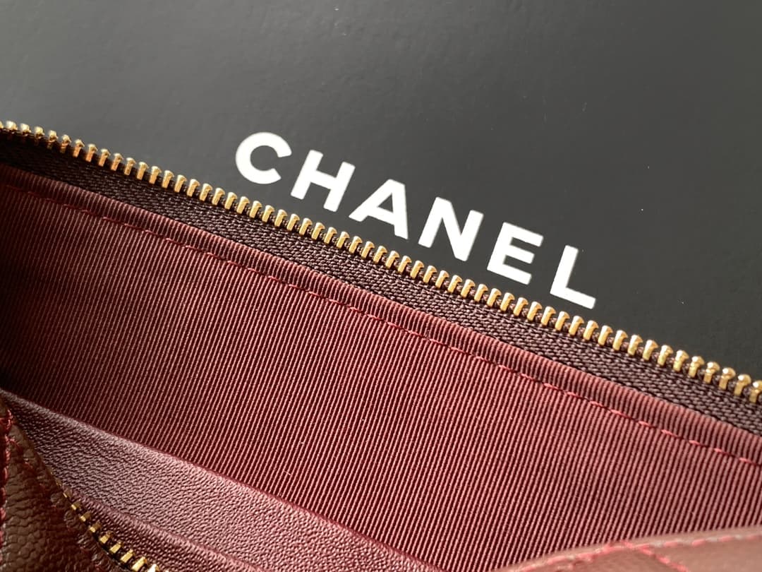 C715 《4704枣红球咖啡☕️brown》 is now available! 🔮🔮🔮 OHANEL 🚩🚩🚩 25B Litchi leather – durable and retains value! The new favorite Chanel handbag is absolutely amazing! Litchi leather is truly exceptional; it has a distinct texture, is very resistant to scratches, — image 8