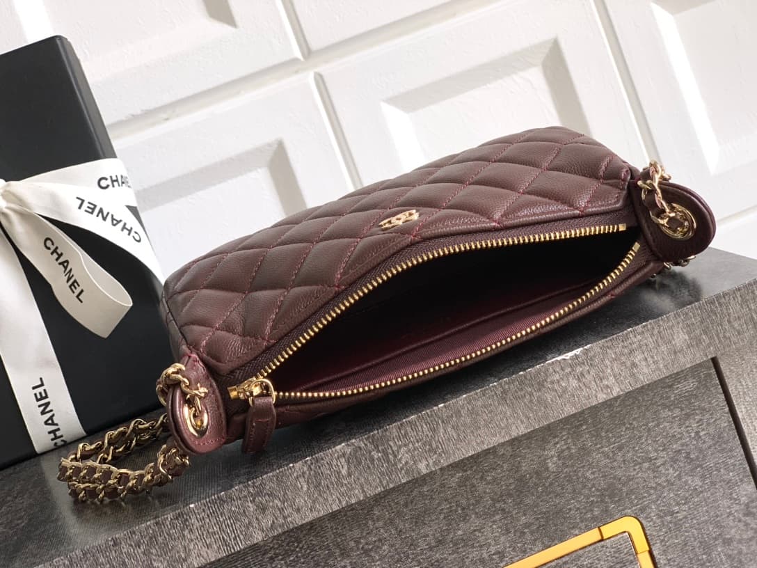 C715 《4704枣红球咖啡☕️brown》 is now available! 🔮🔮🔮 OHANEL 🚩🚩🚩 25B Litchi leather – durable and retains value! The new favorite Chanel handbag is absolutely amazing! Litchi leather is truly exceptional; it has a distinct texture, is very resistant to scratches, — image 7