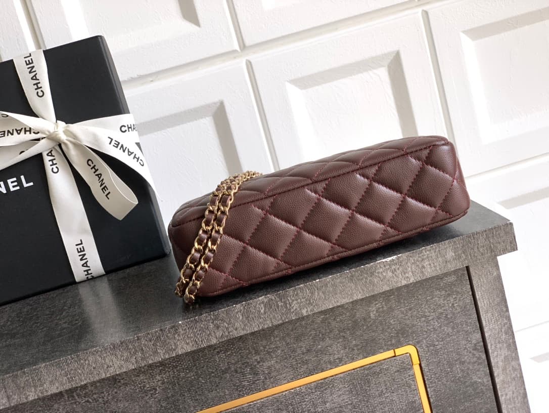 C715 《4704枣红球咖啡☕️brown》 is now available! 🔮🔮🔮 OHANEL 🚩🚩🚩 25B Litchi leather – durable and retains value! The new favorite Chanel handbag is absolutely amazing! Litchi leather is truly exceptional; it has a distinct texture, is very resistant to scratches, — image 4